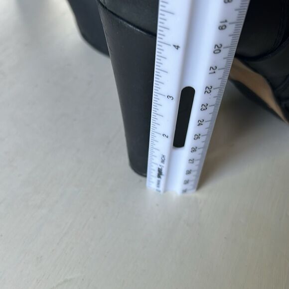 Vince Camuto Black Leather Ankle Boots with Gold Buckle 8.5M - Picture 12 of 12